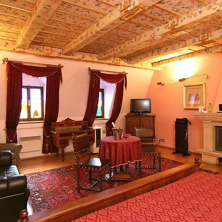 The King Charles Hotel