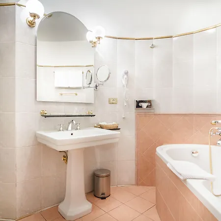 Отель The King Charles 4*