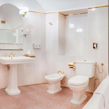 The King Charles Hotel 4*